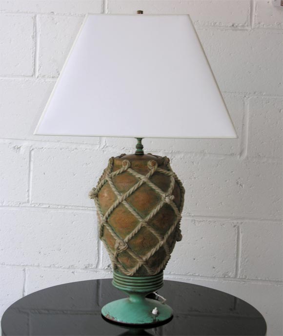 Italian terra cotta table lamp with knotted rope work decorations by Zaccagnini, Firenze, circa 1940.