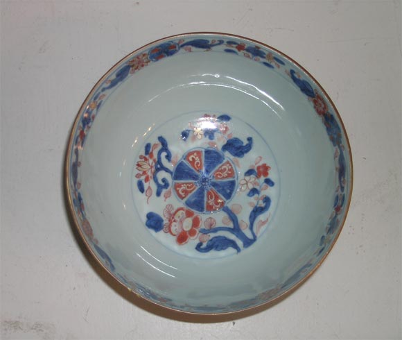 Group of Four Chinese Imari Bowls In Excellent Condition For Sale In Wainscott, NY