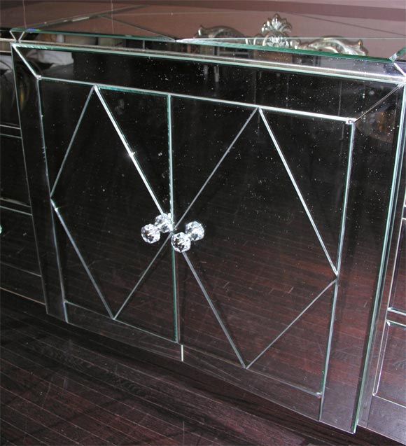 Grande commode à miroir avec façade en forme de losange Neuf - En vente à New York, NY