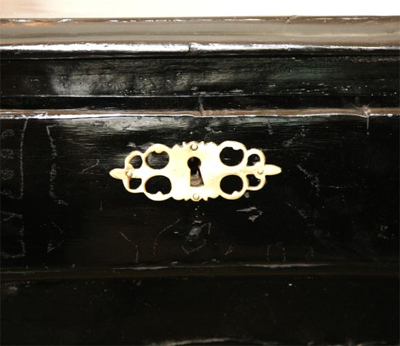 * 6038  EBONY HUNT TABLE In Excellent Condition In New Orleans, LA