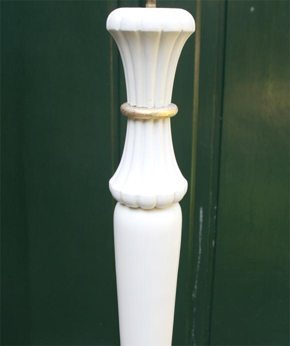 White Painted French 1940s Carved Wood Floor Lamp For Sale 1