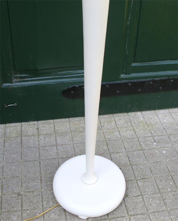 White Painted French 1940s Carved Wood Floor Lamp For Sale 2
