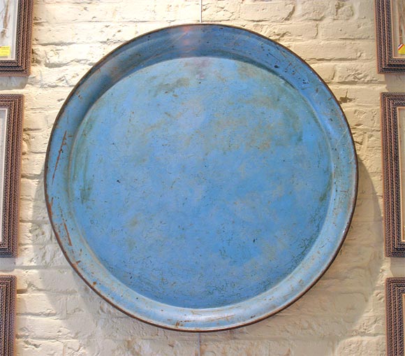 Round metal tray