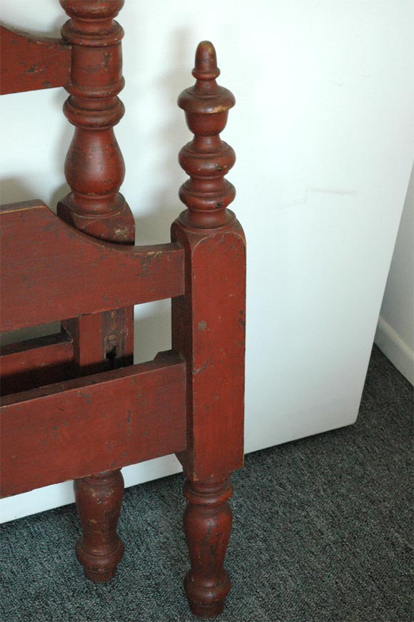 19THC RED OVER BLUE SPOOL BED 2