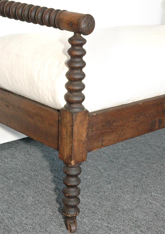 Pine 19THC SPINDLE DAY BED/SMALL SCALE WITH LINEN SEAT CUSHION