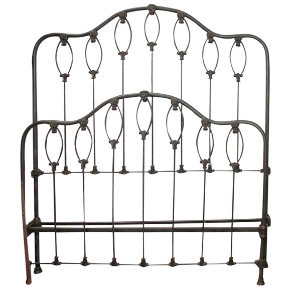 19THC FULL SIZE IRON BED