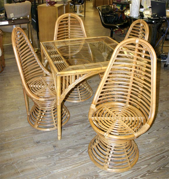 Rattan & Reed Game table with 4 chairs