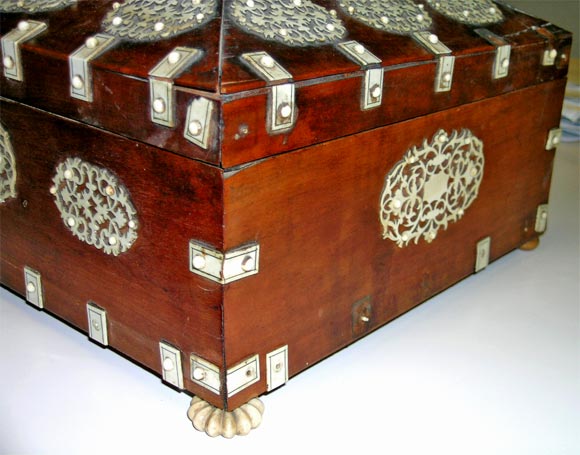 An Anglo-Indian ivory-mounted hardwood table box For Sale 4
