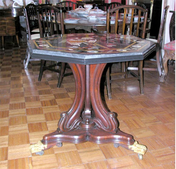 19th Century English Mahogany Center Table In Good Condition In New York, NY