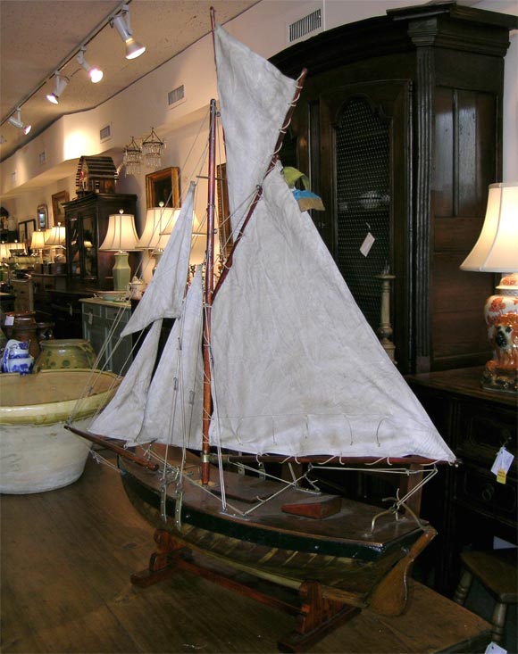 Large English Vintage Pond Yacht In Good Condition In Port Chester, NY
