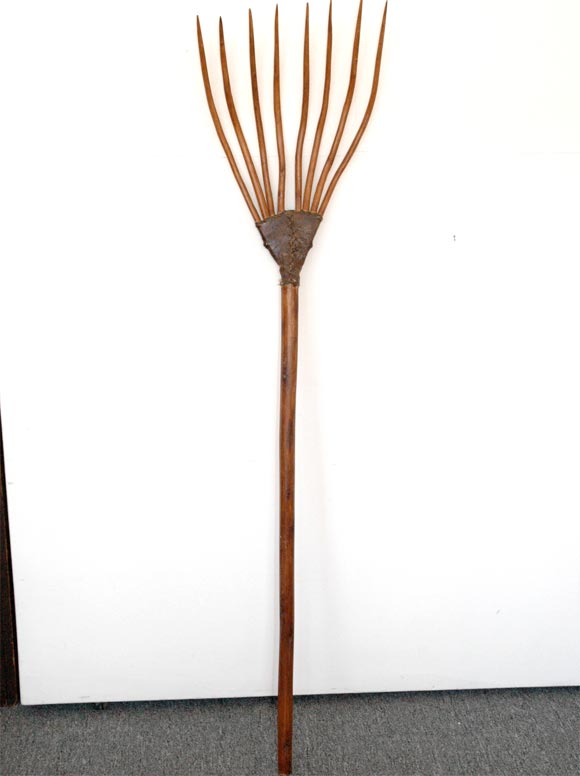 19THC HICKORY HAY FORK WITH LEATHER  TIE SUPPORT