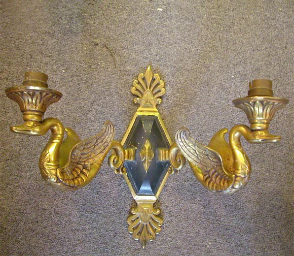 19th C French Bronze Empire Style Sconce With Two Swans Forming the Arms  In Good Condition For Sale In New Orleans, LA