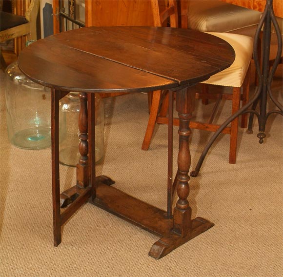 William & Mary drop leaf table