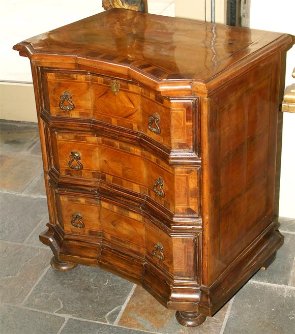 Italian baroque walnut small commode