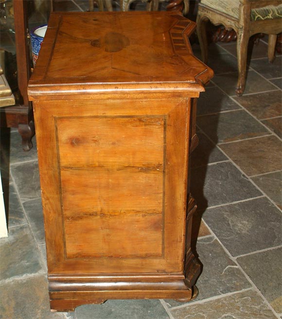 18th Century and Earlier Italian baroque walnut small commode For Sale