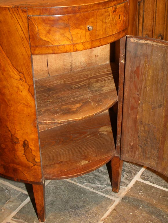 18th Century and Earlier Pair of commodes For Sale