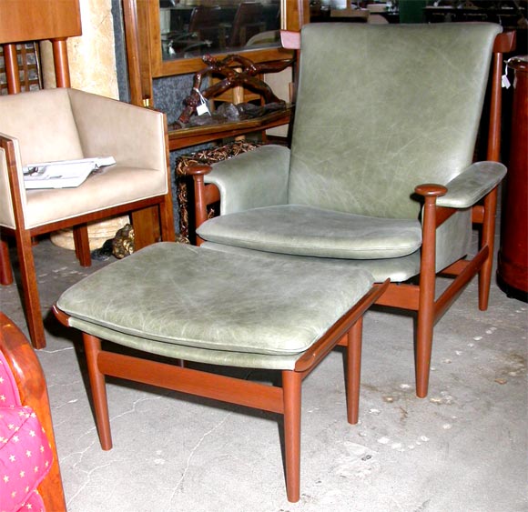 Danish Finn Juhl Bwana mahogany armchair and ottoman in green leather from the 1950's