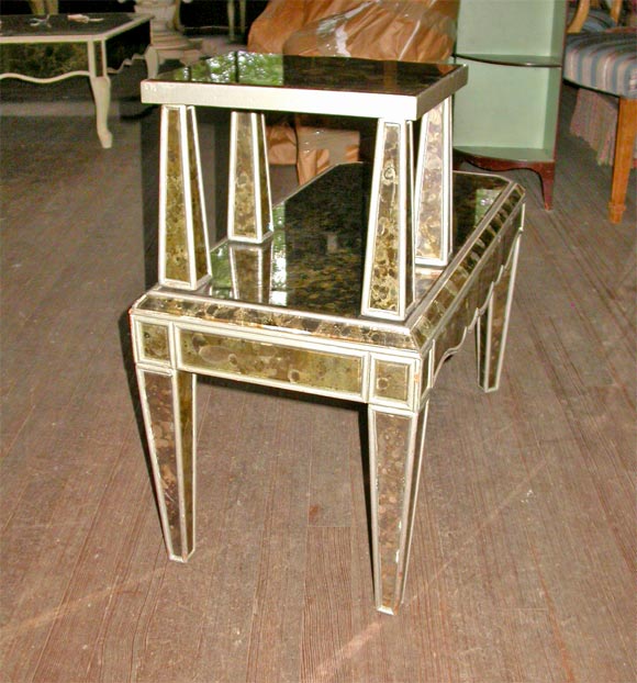 Pair of Mirrored End Tables In Excellent Condition In Stamford, CT