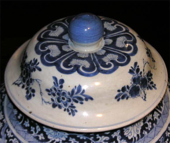 Porcellana Vaso da tempio cinese Chien Lung blu e bianco in vendita