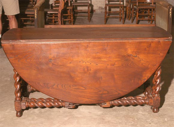 Ovaler Gateleg-Tisch aus Kastanienholz, 19. Jahrhundert im Zustand „Gut“ im Angebot in Hudson, NY