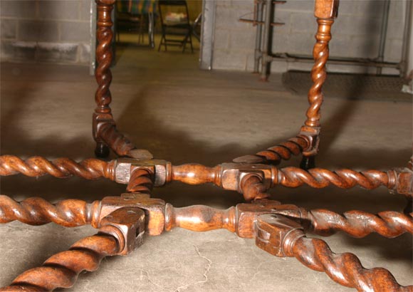 19th Century Oval Chestnut Gateleg Table For Sale 1