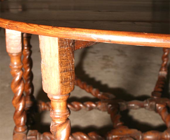 Ovaler Gateleg-Tisch aus Kastanienholz, 19. Jahrhundert im Angebot 5