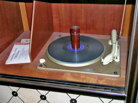 1950's record player radio cabinet