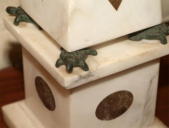 Marble Obelisk Lamp with Bronze Turtle Mounts In Excellent Condition For Sale In San Francisco, CA