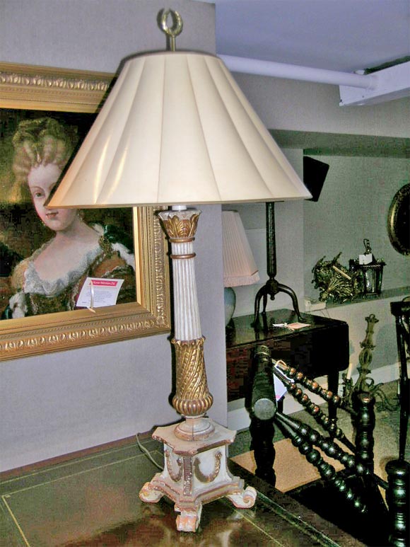 Single Neoclassical Lamp