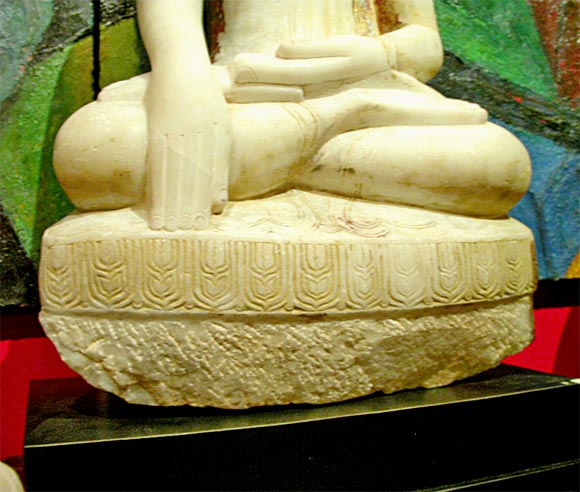 Burmese Alabaster Seated Buddha, 18th century 3