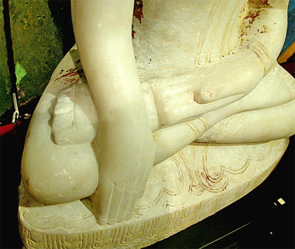 Burmese Alabaster Seated Buddha, 18th century 5