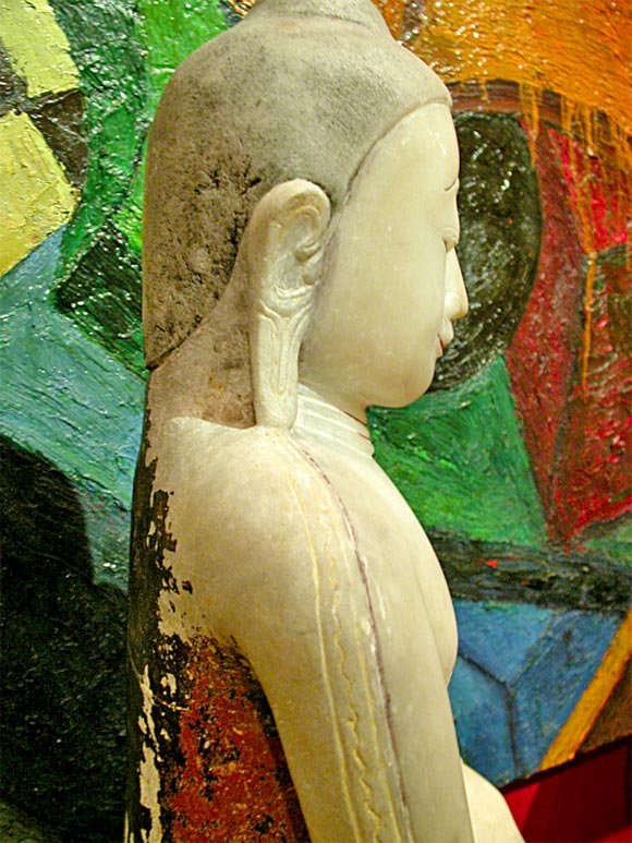 Burmese Alabaster Seated Buddha, 18th century 7