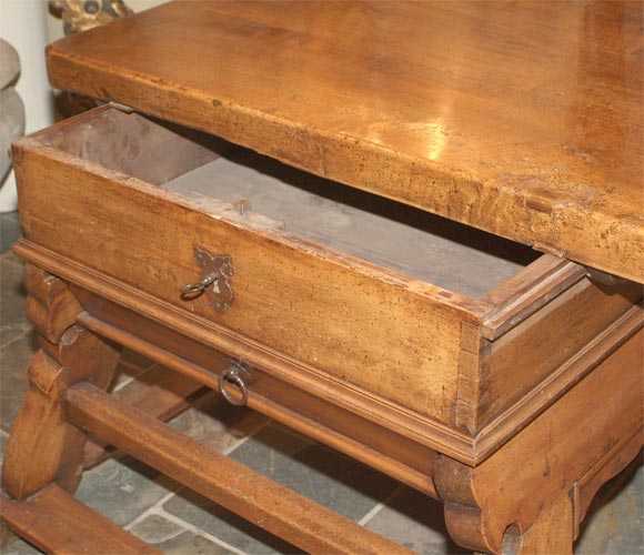 Walnut Alpine baroque rent table For Sale