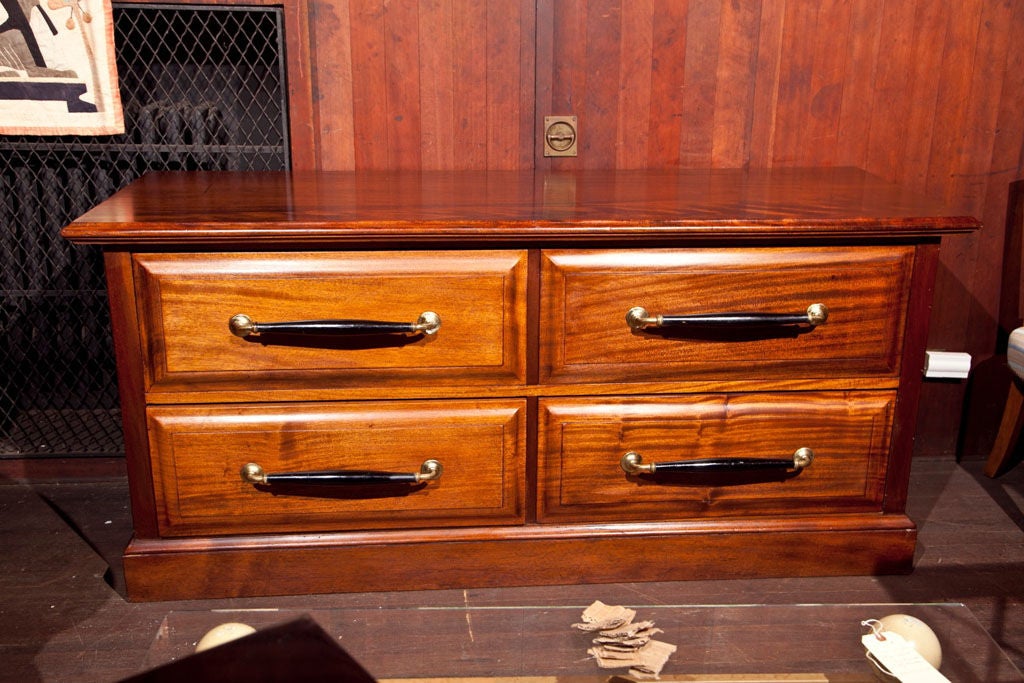 Four-Drawer English Chest In Good Condition In Stamford, CT