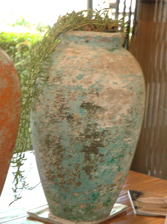 Set of 2 cement urns 2