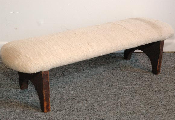 EARLY NEW ENGLAND PRAYER BENCH WITH ORIGINAL OLD PATINA UPHOLSTERED IN LINEN . GREAT CONDITION
