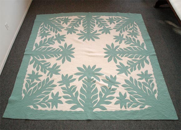 1930'S RARE & BEAUTIFUL HAWAIIAN  QUILT  IN MINT GREEN