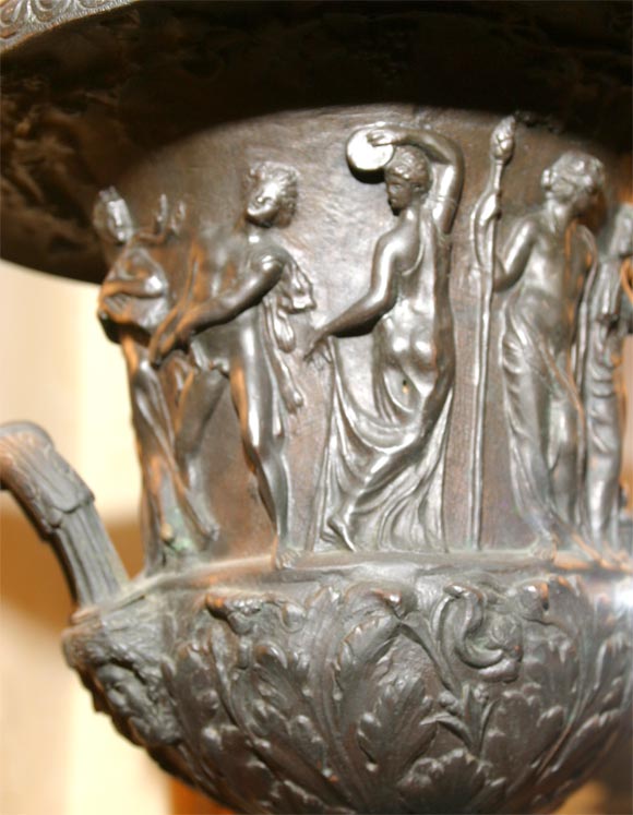 Very Good 19th Century Grand Tour Bronze Urn For Sale 3