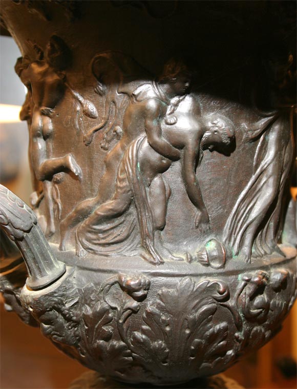 Very Good 19th Century Grand Tour Bronze Urn For Sale 5