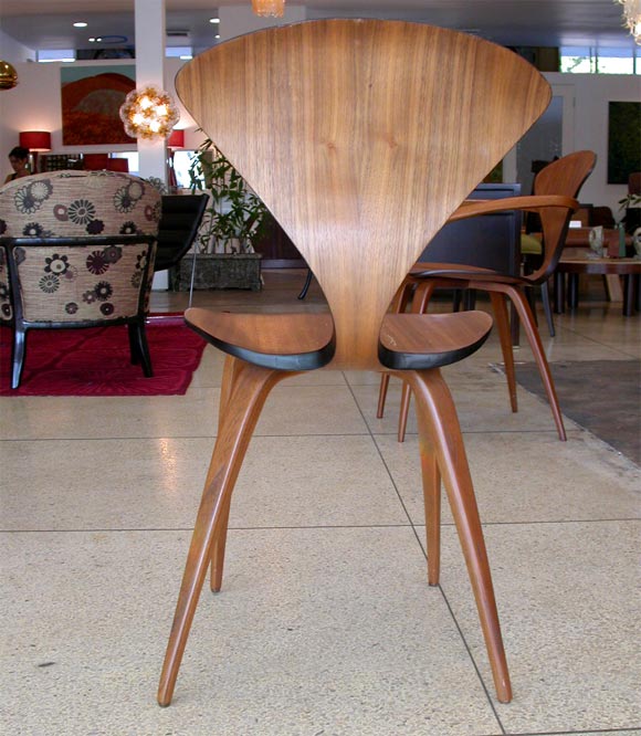 Saarinen Dining Table with Four Plycraft Chairs
