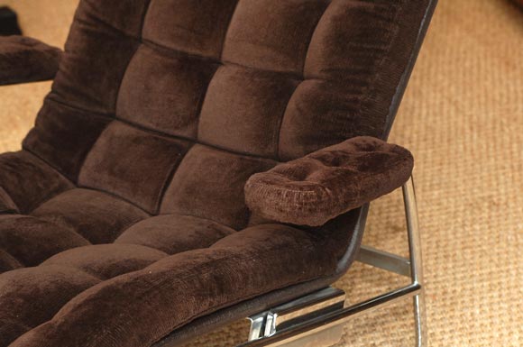 Chic Pair of Mid-Century Chaise Lounge Chairs-