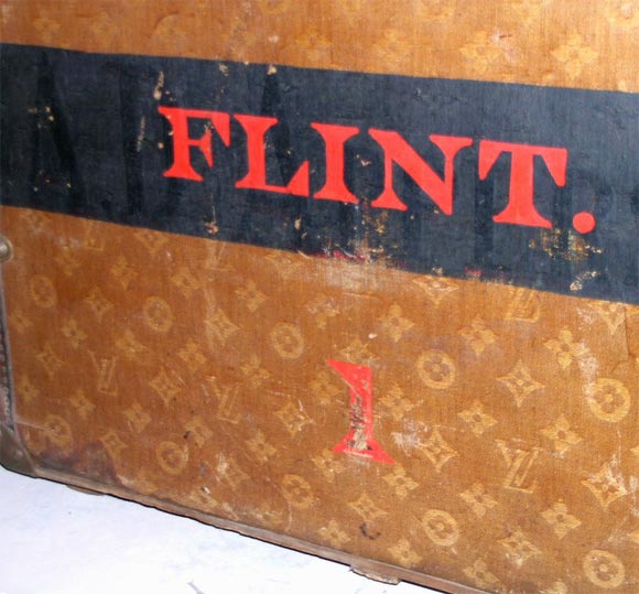 Large  Louis Vuitton  Steamer trunk In Good Condition For Sale In New York, NY