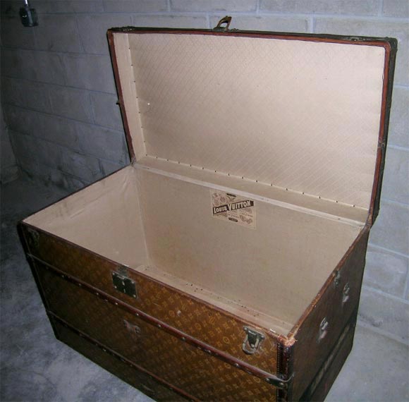 Large  Louis Vuitton  Steamer trunk For Sale 2