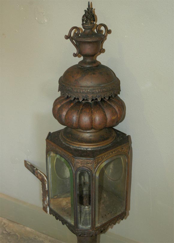 Carriage Lantern In Good Condition For Sale In New Orleans, LA