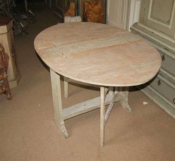 * 6249  PAINTED FOLDING TABLE