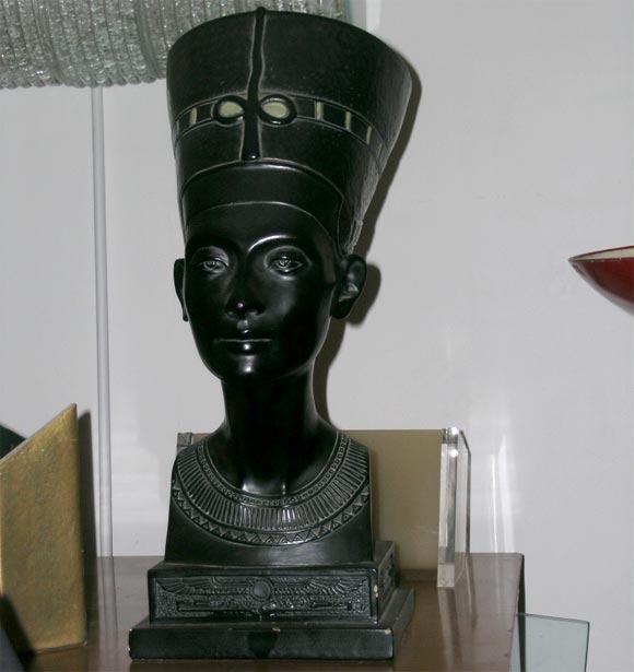 Striking Audrey Hepburn look-alike in classic Egyptian headdress.