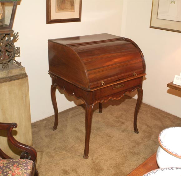 French provencial bureau a cylindre