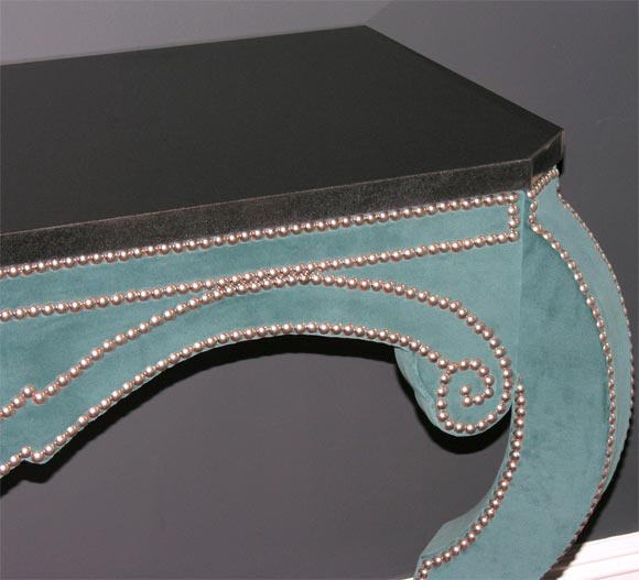 Consola de Pared de Terciopelo Verde Teal con Tapa de Granito Negro Siglo XXI y contemporáneo en venta