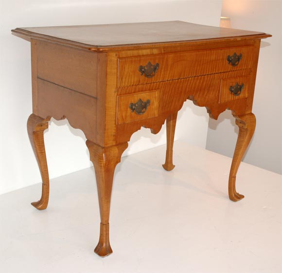 GREAT FORM AND CONDITION QUEEN ANNE VANITY IN TIGER EYE MAPLE WITH ORIGINAL BRASS HARDWARE/FOUND IN A   COLLECTION IN  PENNSYLVANIA -WONDERFUL CUT OUTS AND SQUARE NAIL AND PEG CONSTRUCTION-GREAT OVER HANG WITH PIE CRUST TRIM AND SCALLOPED CORNERS ON