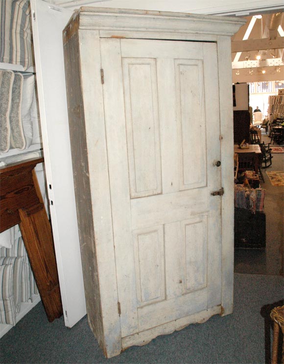 19THC ORIGINAL WHITE PAINTED CUPBOARD